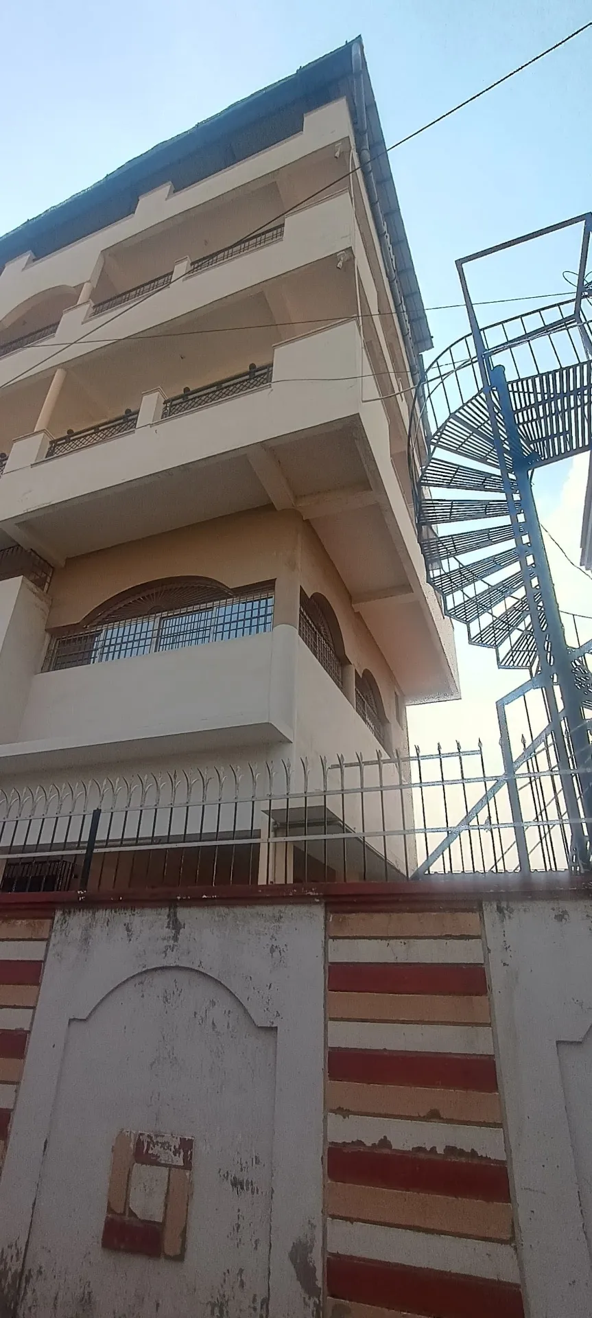 Photo of 4 Storried Bunglow for Rental purpose 5100 sqft plot Area 13000 sqft Built - Up Area 15. - 16 Rooms 5.- 6 Halls 4.kichens 22.Nos.Lat Bath 16000 litres water tank Niche 8000 litres Top floor me 3 face line 2 Nos. 2 Nos Nager Nigam Nal connection Corner  Pl